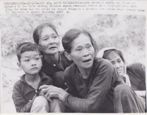 ROBERT HODIERNE * FLÜCHTLINGSMUTTER & KINDER * VIETNAMKRIEG * VINTAGE 1967 Foto - Bild 1 von 2
