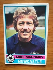 Topps Red Back Football Cards 1977 #304 Mike Mahoney - Newcastle United