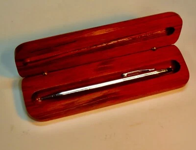 Bolígrafo Cross en caja de presentación de madera exótica, usado funciona bien tiene cartucho de tinta, EE. UU. Foto 1 de 4