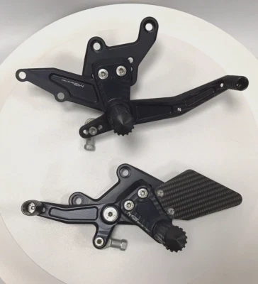 Kit de estriberas fijas MG Biketec Speed Triple 1050 2005 - 2010 Foto 1 de 4