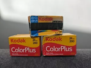 Dos Kodak ColorPlus - Color Plus 200 35 mm 25 exposiciones Plus Kodak Ultra dorado - Imagen 1 de 3
