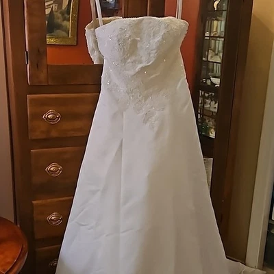 Alfred Angelo Ivory Strapless Beaded wedding gown size 4 - Image 1 of 4