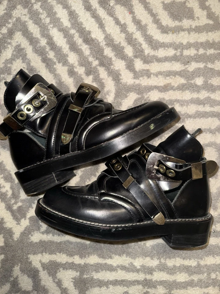 Botas de Moto Balenciaga Femininas de Couro Ceinture Recortadas UE 37 - Imagem 1 de 4