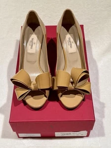 VALENTINO GARAVANI Bow Pumps Shoes Size US 5 EU 35 Womens Nude/Beige Kitten Heel - Picture 1 of 19