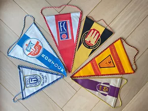 Ensemble de 6 fanions des années 70 / 80 Football Frankfurt Erfurt Bratislava - Picture 1 of 1