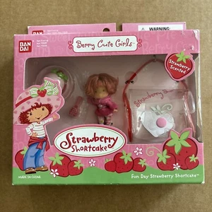 Bandai Berry Cute Girls: Fun Day Strawberry Shortcake With Berry Tote - Picture 1 of 4