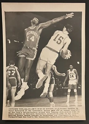 1964 Photo-Cincinnati Royals Oscar Robertson Playing Defense vs NY Knicks - Image 1 of 2