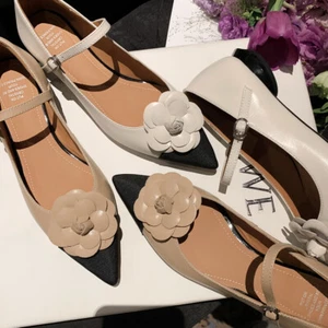 Womens Chic Leather Two Tone Pointy Toe Flower Ankle Strap Mary Jane Shoes - Picture 1 of 14