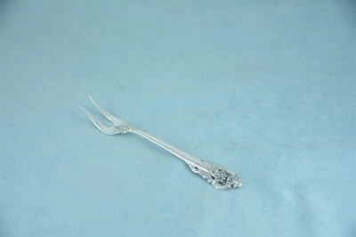 Horquilla Wallace Grande barroca de plata de ley de 5-3/8" oliva encurtido sin monograma Foto 1 de 4