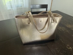 Tory Burch Rose Gold Tote Bag with Elegant Metallic Finish - Picture 1 of 7