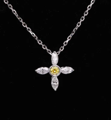 Gargantilla colgante de diamantes con cruz griega de 14 k collar de diamantes amarillos naturales Foto 1 de 4