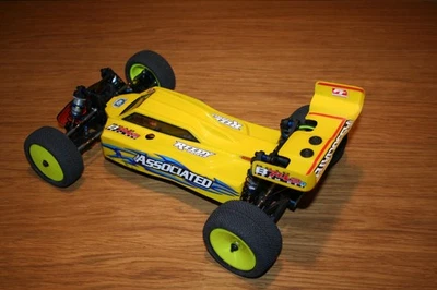 ASSOCIATED   RC10B74.2D - Bild 1 von 4