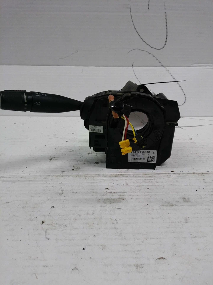 Interruptor de control de columna de dirección usado se adapta a: camioneta Ram Dodge 2500 2018 multifunción Foto 1 de 4