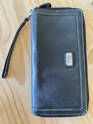 Estuche multi pasaporte de viaje de cuero negro fósil con cremallera alrededor (ver fotos para más detalles Foto 1 de 4