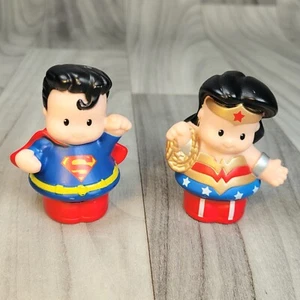 Personaggi Fisher Price Little People DC Super Friends Superman & Wonder Woman - Foto 1 di 6