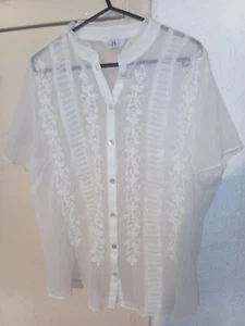 white blouse - Picture 1 of 4