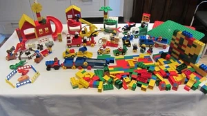 Lego Duplo Konvolut Tiere Bauernhof Feuerwehwache Polizeistation Tankstelle etc. - Bild 1 von 24
