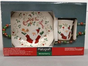 Pfaltzgraff Winterberry Biscotti e Latte per Babbo Natale Set Piatto 9" e Tazza 12oz - Nuovo - Foto 1 di 9