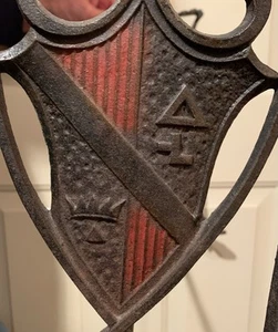 Vintage/Antique Cast Iron Coat Of Arms Bench Frame - Picture 1 of 3