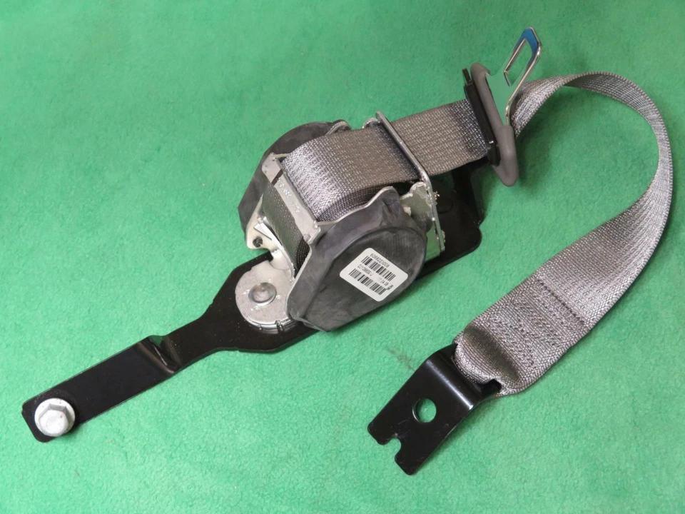 19180014 GM LH OUTER SEAT BELT SHOULDER RETRACTOR 08-12 MALIBU 08-09 SATURN AURA Foto 1 de 1