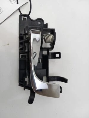 Manija de puerta interior trasera izquierda Cadillac CTS 2003-2007 Foto 1 de 4