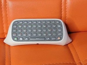 OEM White Microsoft Xbox 360 Keyboard Chat Pad ~ X814365-001 ~ Tested & Works - Picture 1 of 2