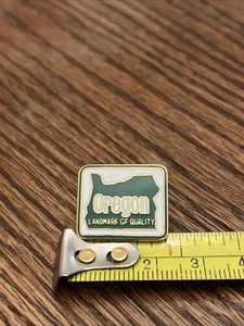 Oregon LANDMARK OF QUALITY Enamel Lapel Pin FREE SHIPPING - Picture 1 of 2