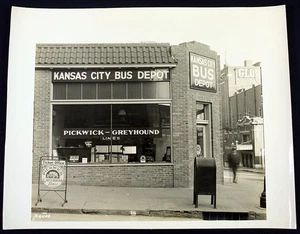 1930 Kansas City Bus Depot Ticket Office Photo Pickwick-Greyhound Lines Vintage - Picture 1 of 5