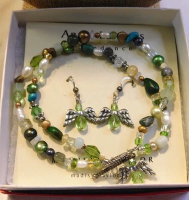 Juego de pendientes de cristal y pulsera de piedras preciosas con cuentas Madisyn Taylor Angel Foto 1 de 4