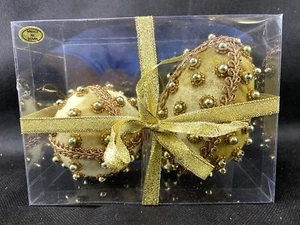 Juego de 2 bolas grandes con cuentas doradas de Navidad adornos navideños en caja - Imagen 1 de 3
