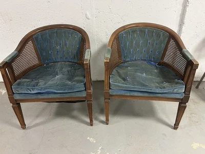 Sillas con respaldo de caña azul vintage Foto 1 de 4