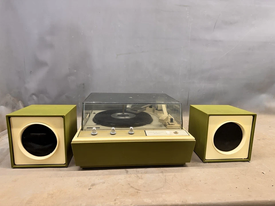 Vintage GE Avocado Green P350G Symphonic Turntable Record LP Player Art Deco - Image 1 of 4