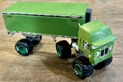 Camión monstruo transportador de coches Disney Pixar personalizado - Gil Hauler - difícil de encontrar Foto 1 de 4