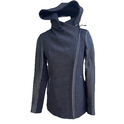 Lindo casaco de couro de lã MACKAGE com zíper feminino capuz preto tamanho XS - Imagem 1 de 4