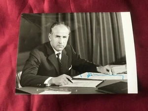 Autografo GERARD BATLINER (†2008)-ex capo del governo LIECHTENSTEIN-firmato a mano - Foto 1 di 4