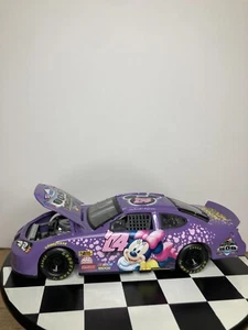 2004 DISNEY NASCAR MINNIE MOUSE COLLECTIBLE DAYTONA 500 CAR 1:24 SCALE - Picture 1 of 17