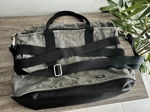 Crumpler THE GYPSY Moth No 2 15" Tote Messenger Laptop Bag Grey/Black FREE POST - Picture 1 of 11