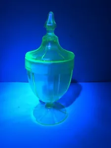 Depressionsglas Bonboniere mit Endstück grünes Glas 20er - 30er Jahre oder älter - Bild 1 von 5