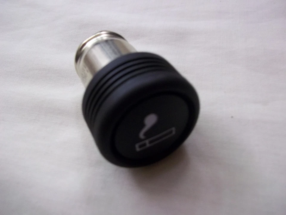 2003 2004 LINCOLN NAVIGATOR CIGARETTE LIGHTER WITH GRAPHIC - Image 1 of 1