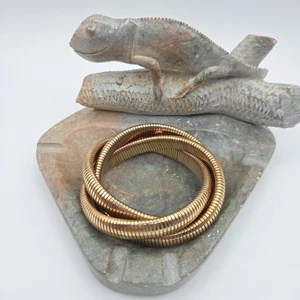 Goldfarbener gerippter Triple Infinity Interlocked Armreif - flexibles Vintage Armband - Bild 1 von 6