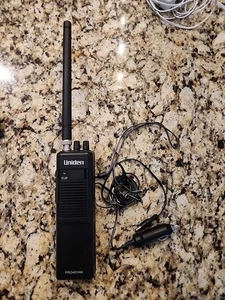Uniden Handheld CB Radio Professional 40 Channels Portable PRO401HH TESTED Fs - Zdjęcie 1 z 7
