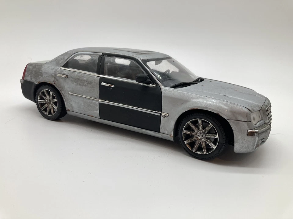 1/18 2005 Chrysler 300C Diecast Model Custom Weathered Rusty Junkyard Beater Car - Image 1 of 4