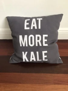 DORMIFY Kissen "Eat More Kale/Eat More Carb" Kissen Mädchen College Wohnheim Grafik - Bild 1 von 7