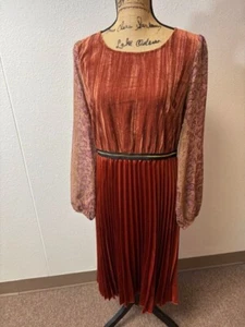 Vestido Mystree Talla L Plisado Terciopelo Óxido Serpiente-Piel-Mangas Diseño Dos Partes - Imagen 1 de 12