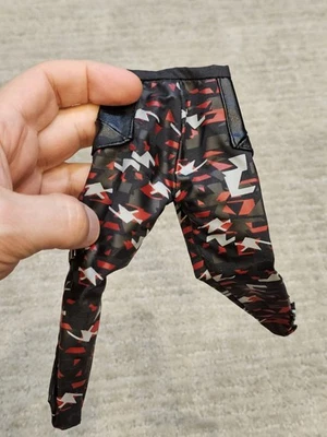 1/6 Hot Toys 12" Batman Arkham Knight VGM28 Capucha Roja Pantalones de Combate Camuflaje Foto 1 de 3