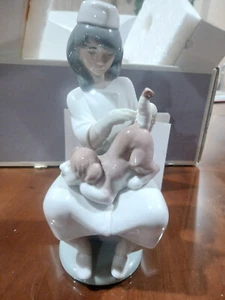 LLadro #06348 "Little Veterinarian" - Picture 1 of 10
