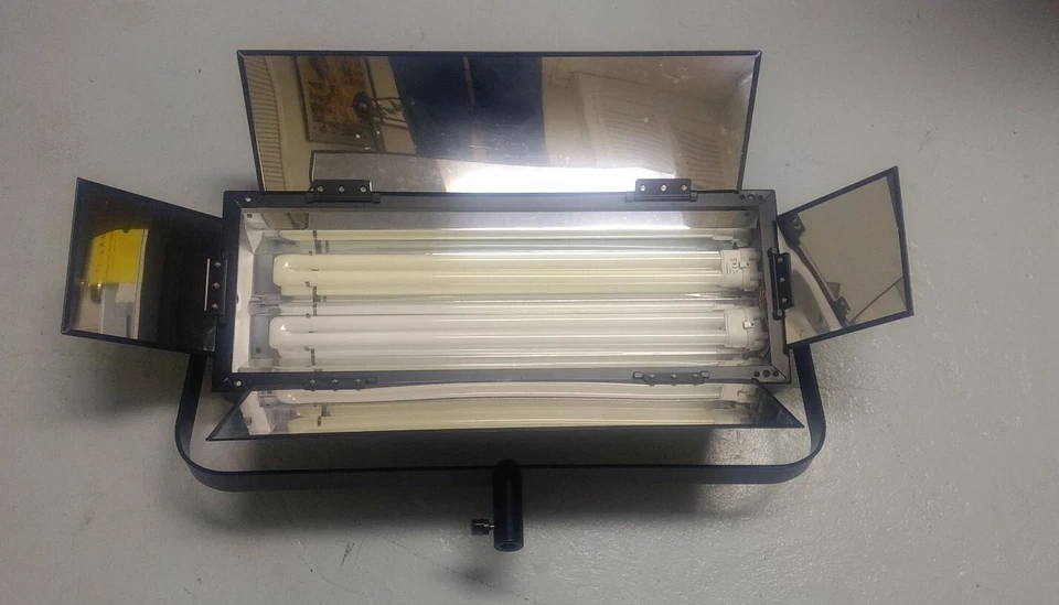 Flolight Medalight FLO-110 W dimmer fluorescent light bank  BULB NOT INCLUDED - Image 1 of 4