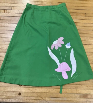 Falda envolvente verde vintage MOD 70/80 parches de algodón rosa setas y flores. Foto 1 de 4