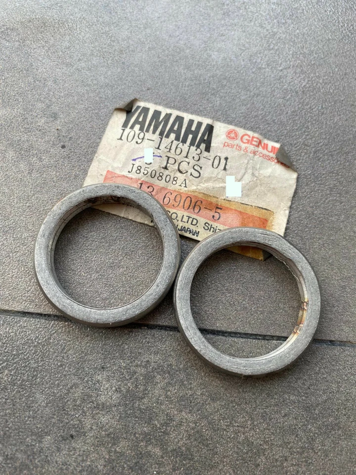 JUEGO JUNTAS ESCAPE YAMAHA U5 U5E YJ1 YJ2 YG5 (CANTIDAD.2) NOS 109-14613-01 Foto 1 de 4