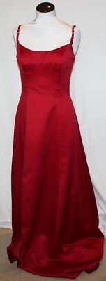 NUEVO Vestido Jordan Rojo Satinado Dama de honor Noche Formal Baile de graduación Talla 6 $149 Foto 1 de 4